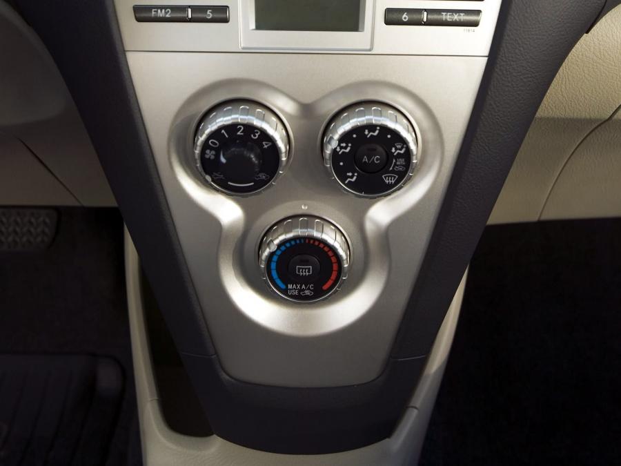  Toyota Yaris Sedan 2007 года  (фото 11 из 24)